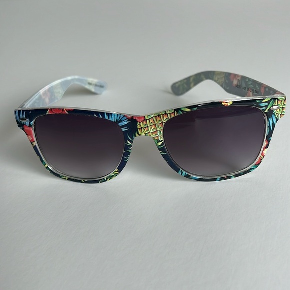 Fun Colorful Sunglasses Green Blue Pink Pineapple - Picture 1 of 4